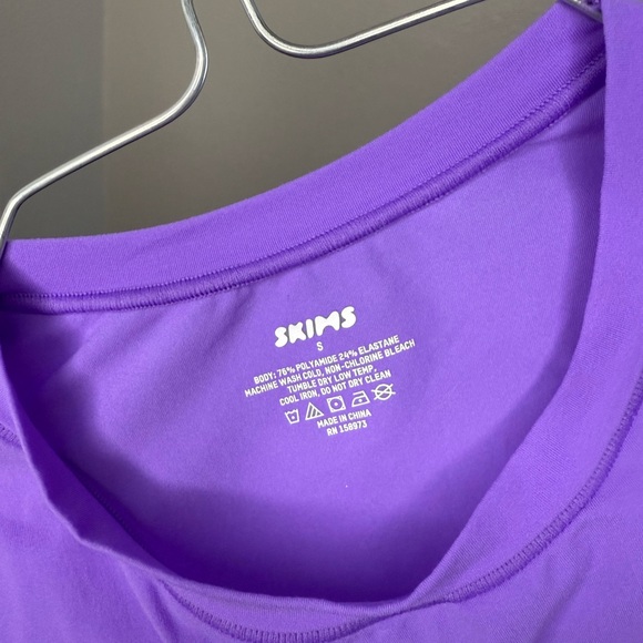 SKIMS Vibrant Purple Short Sleeve Crop Top - Picture 2 of 2